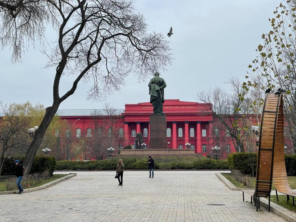 Апартаменты Amazing Tara'S Shevchenko Square Киев Экстерьер фото
