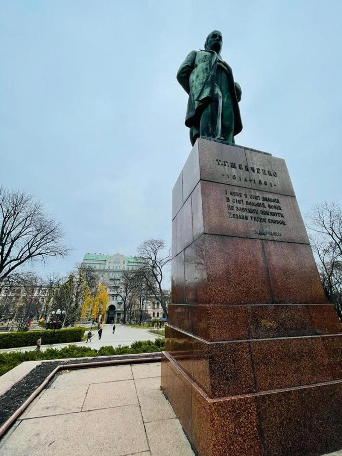 Апартаменты Amazing Tara'S Shevchenko Square Киев Экстерьер фото