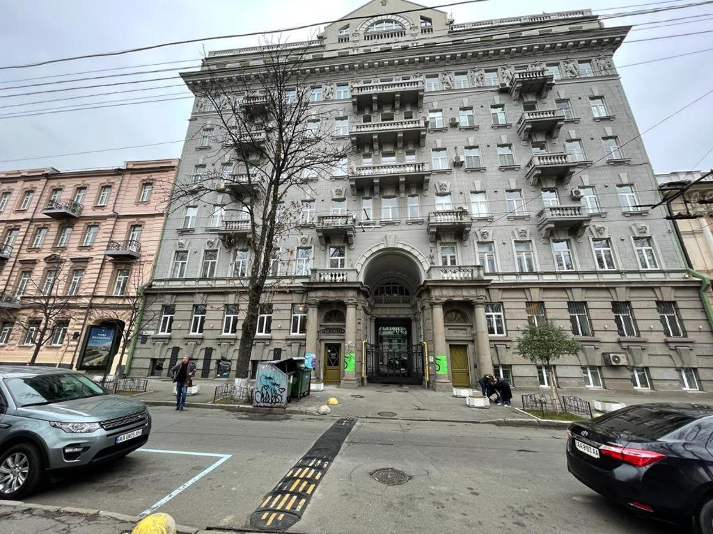 Апартаменты Amazing Tara'S Shevchenko Square Киев Экстерьер фото