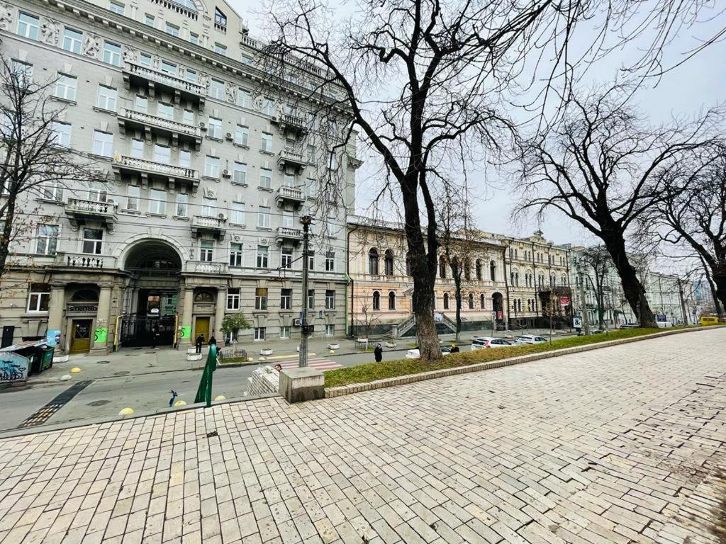 Апартаменты Amazing Tara'S Shevchenko Square Киев Экстерьер фото